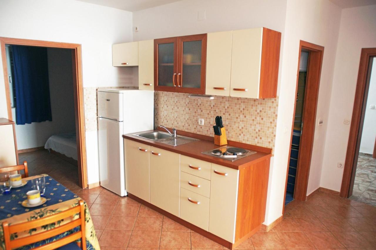 Apartments By The Sea Mandre, Pag - 4092 コラン エクステリア 写真
