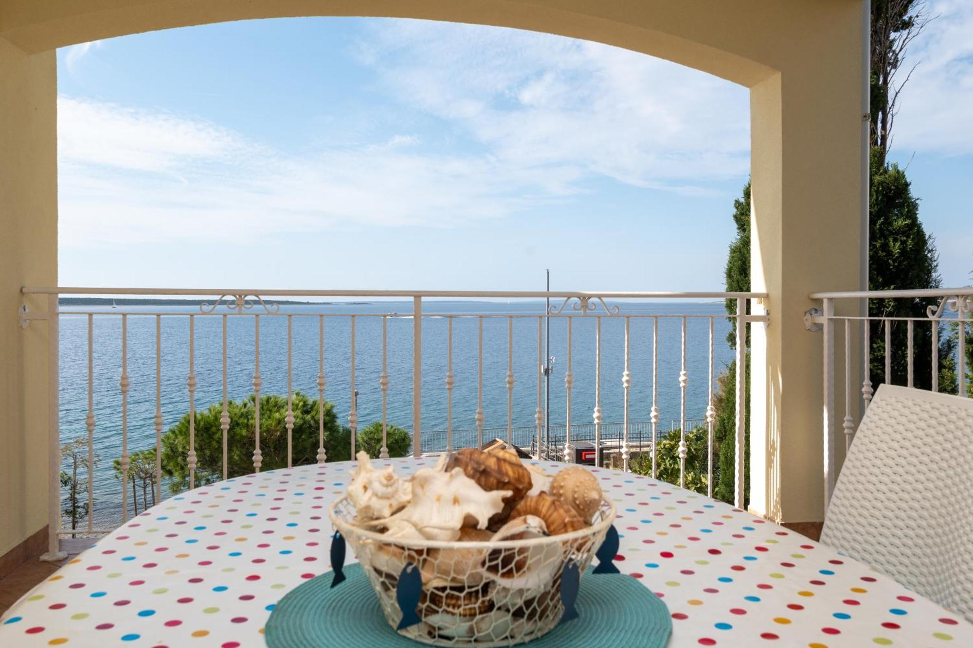 Apartments By The Sea Mandre, Pag - 4092 コラン エクステリア 写真