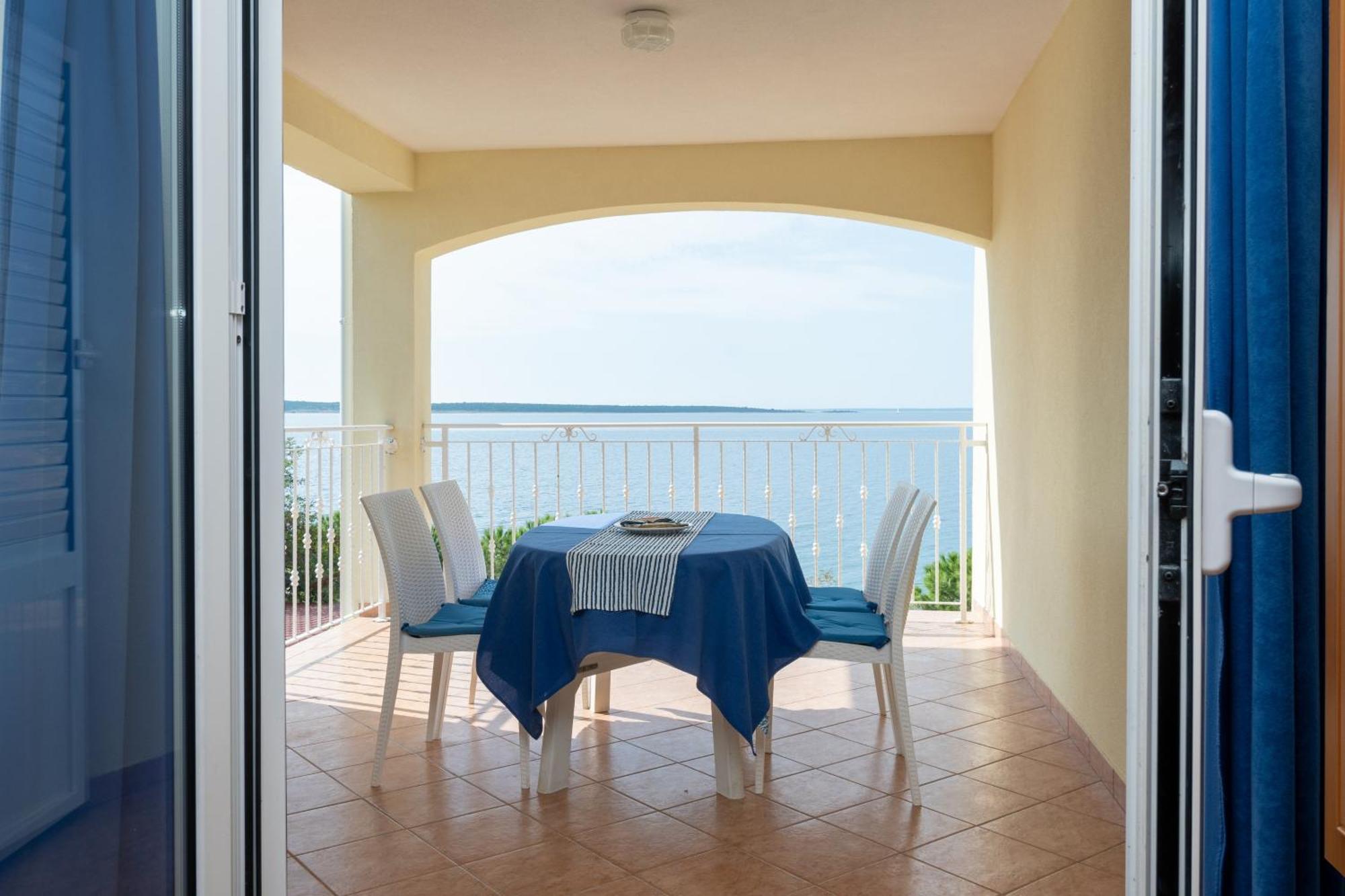 Apartments By The Sea Mandre, Pag - 4092 コラン エクステリア 写真