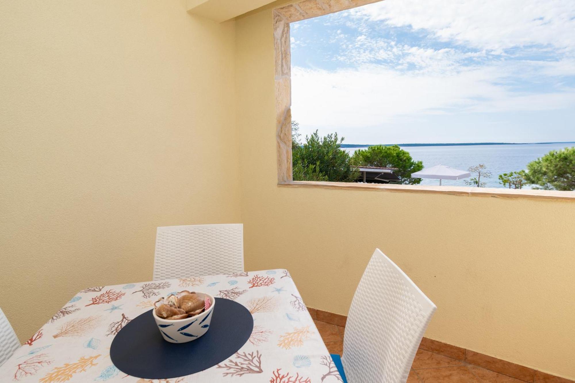 Apartments By The Sea Mandre, Pag - 4092 コラン エクステリア 写真