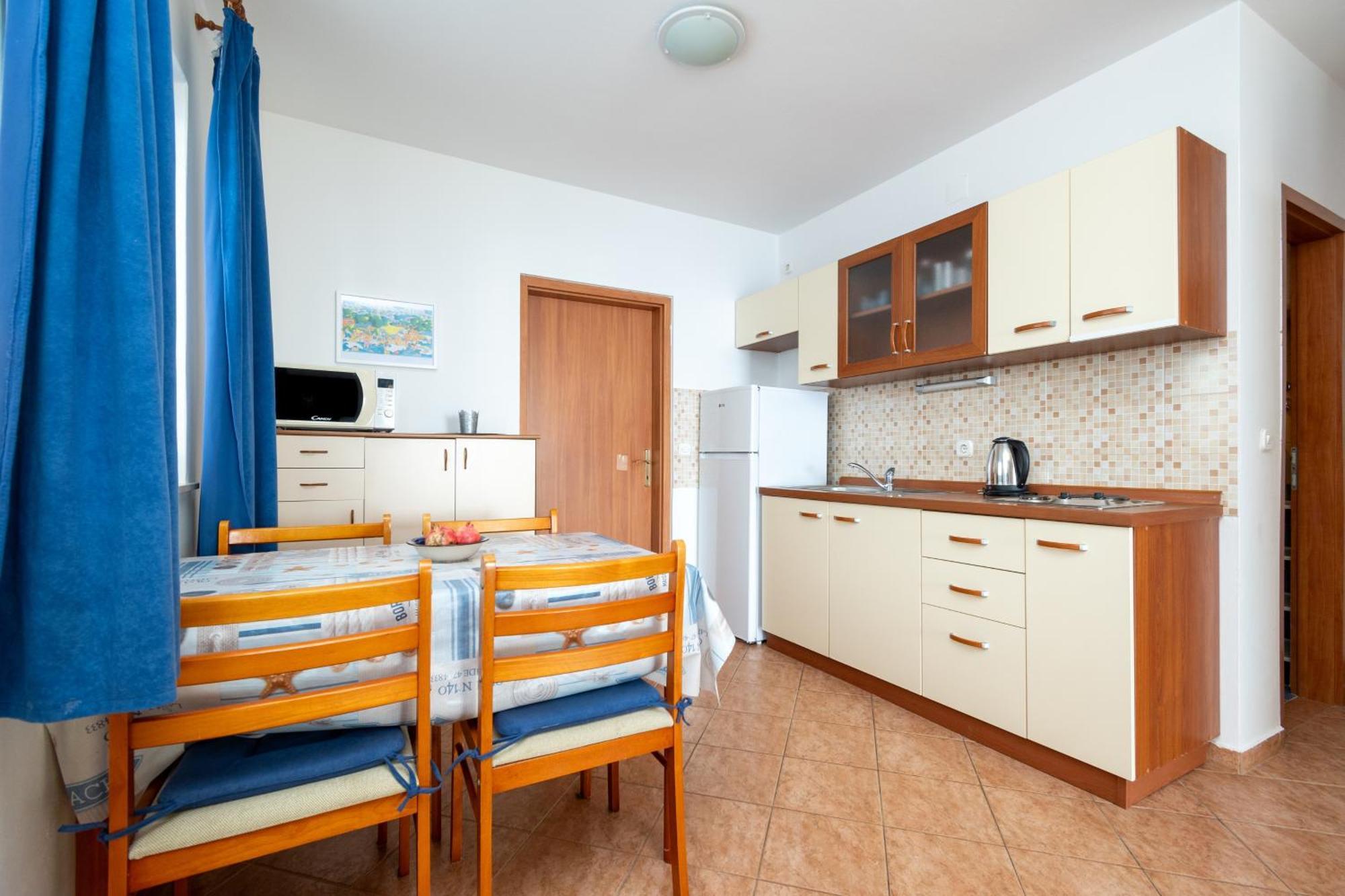 Apartments By The Sea Mandre, Pag - 4092 コラン エクステリア 写真