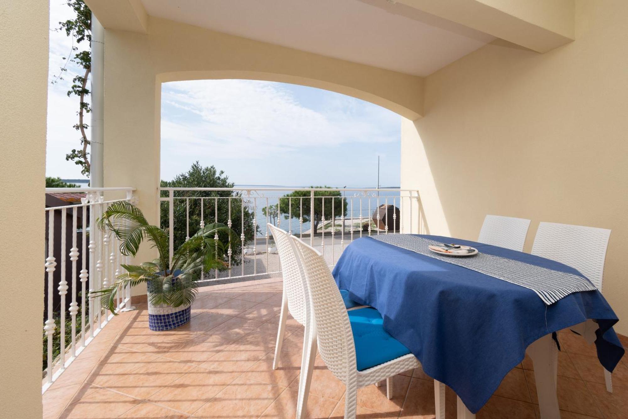 Apartments By The Sea Mandre, Pag - 4092 コラン エクステリア 写真