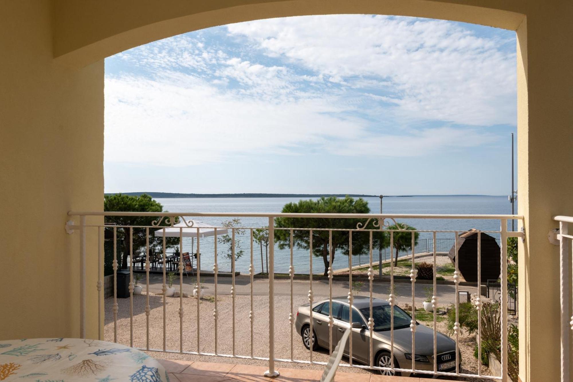 Apartments By The Sea Mandre, Pag - 4092 コラン エクステリア 写真