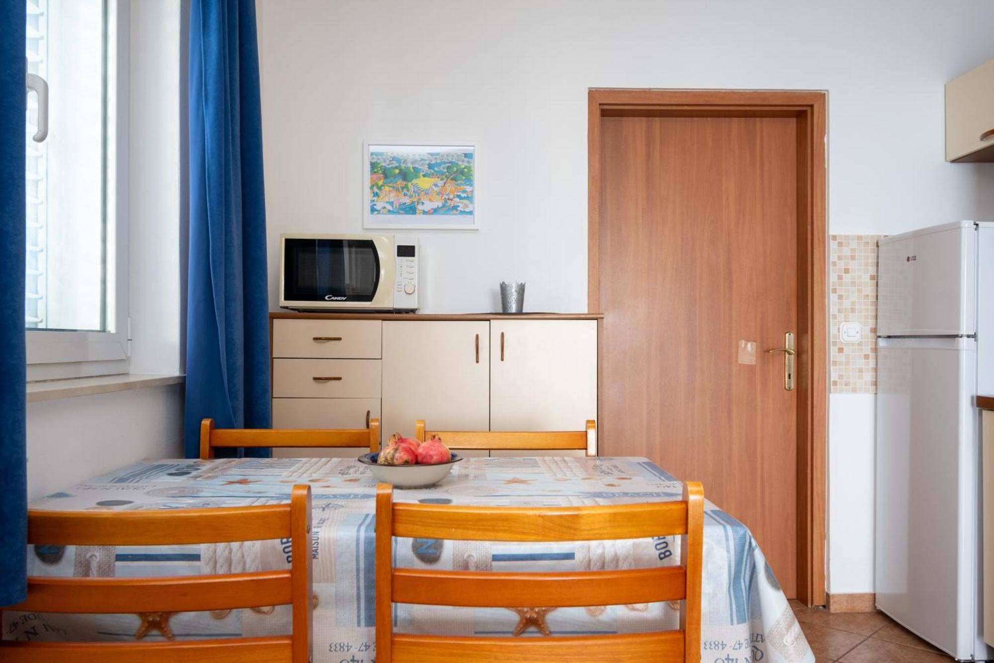 Apartments By The Sea Mandre, Pag - 4092 コラン 部屋 写真